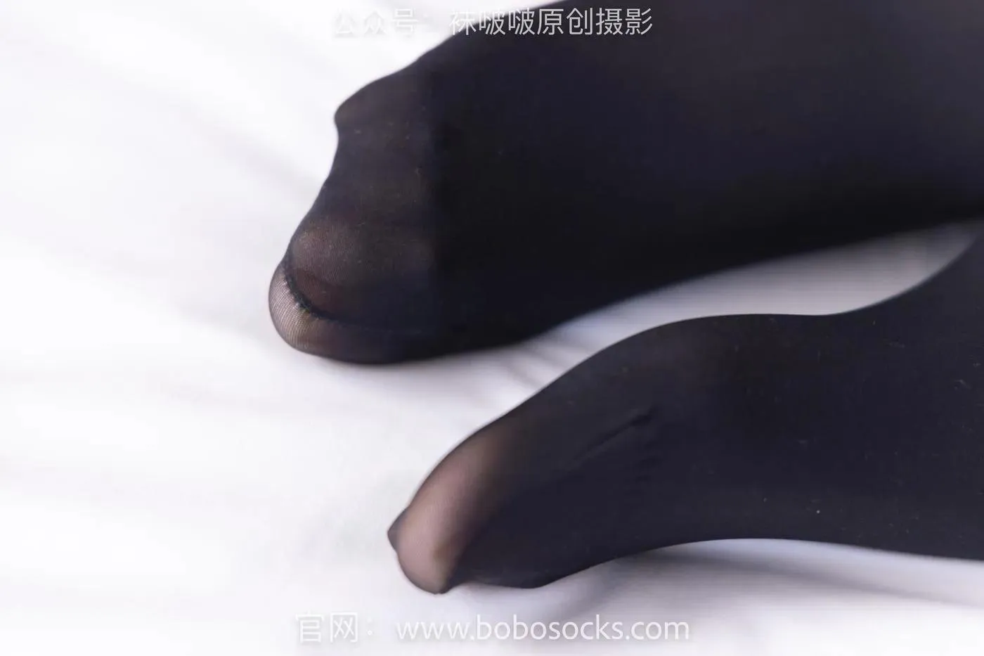 [BoBoSocks袜啵啵]NO.132 小甜豆-aj1板鞋、蓝色短靴、厚黑丝、厚红丝 [145P]插图1